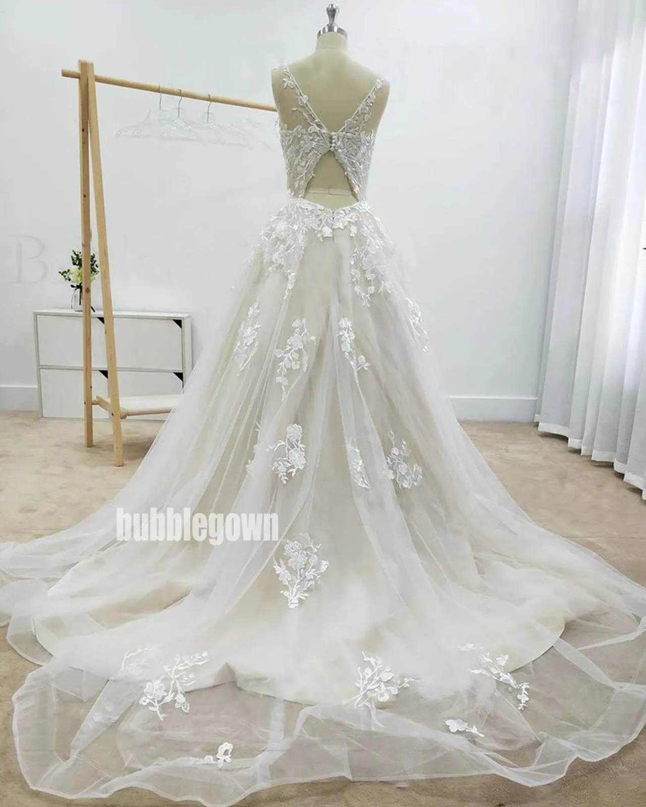Elegant Flower Sleeveless  Applique Organza Long Wedding Dresses, BGH032
